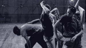 danseurs faisant des mouvements hip hop 